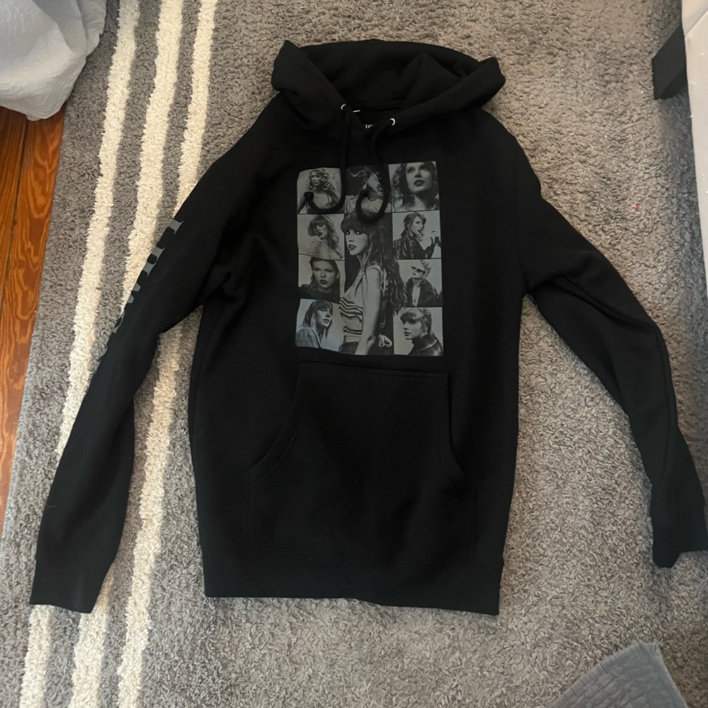 Taylor Swift Ears Tour Sweatshirt Womens Small